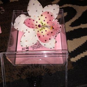 Tarina Tarantino flower hair clip